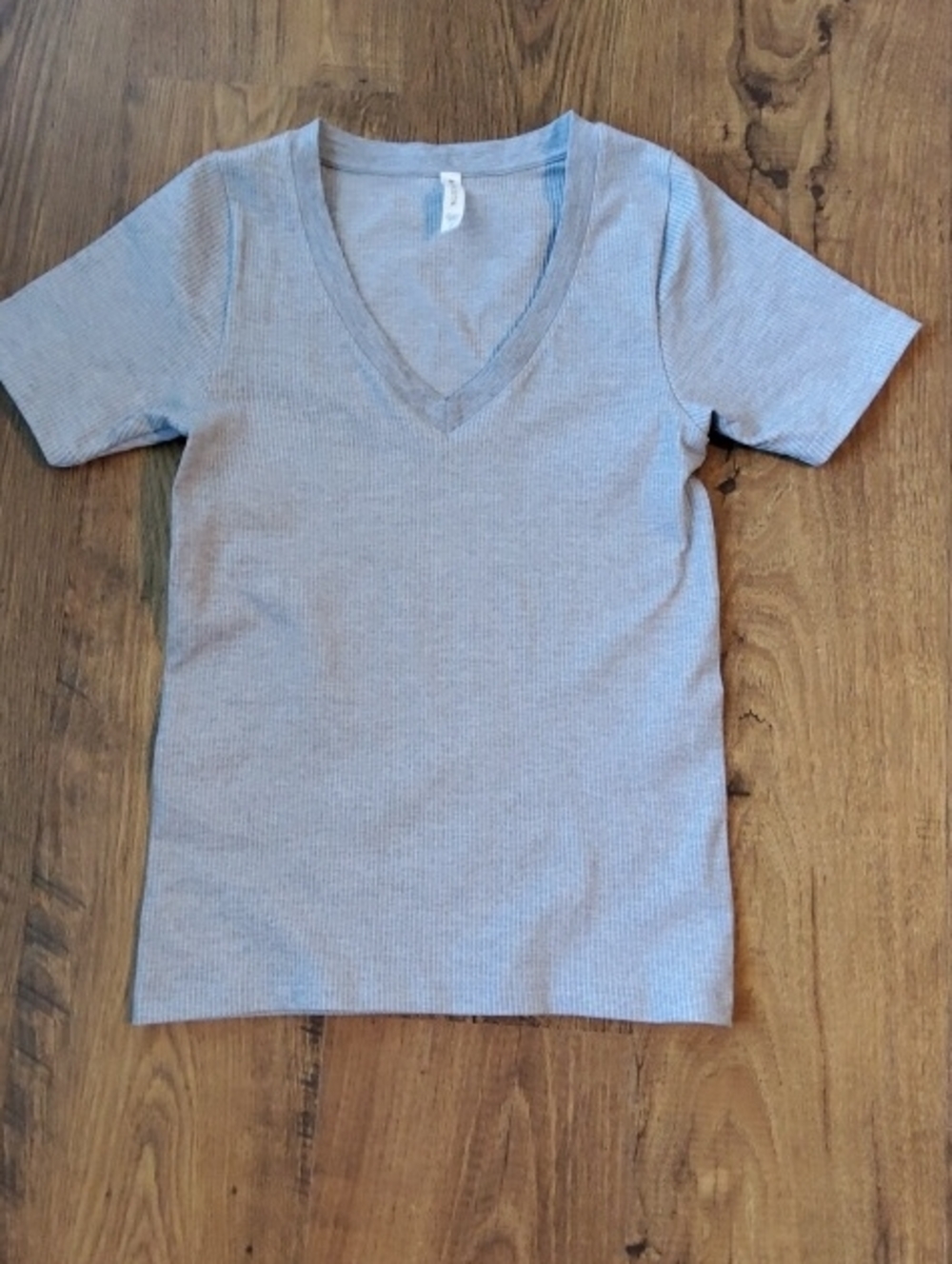 Athleta Light Gray Ribbed V-Neck Short Sleeve Tee Small